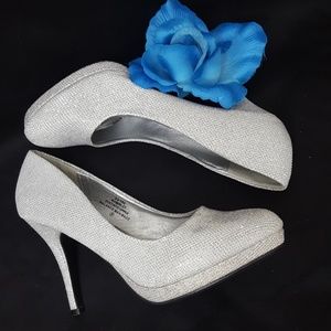 SILVER PUMPS SHOES De Blossom Collection size 8
